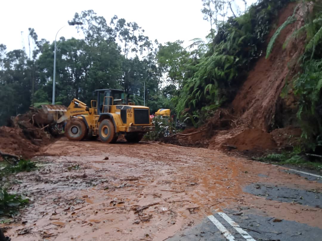 冷力往丹那拉打土崩路段  已清理完毕开放通车