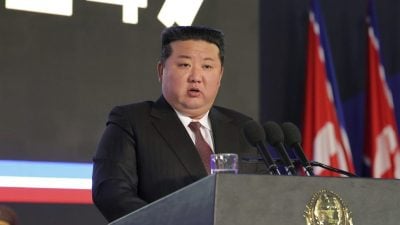 剑指美国 金正恩称朝鲜半岛核战风险史上最高