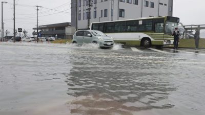 台风康妮转低压日本九州降大雨 新干线一度停驶