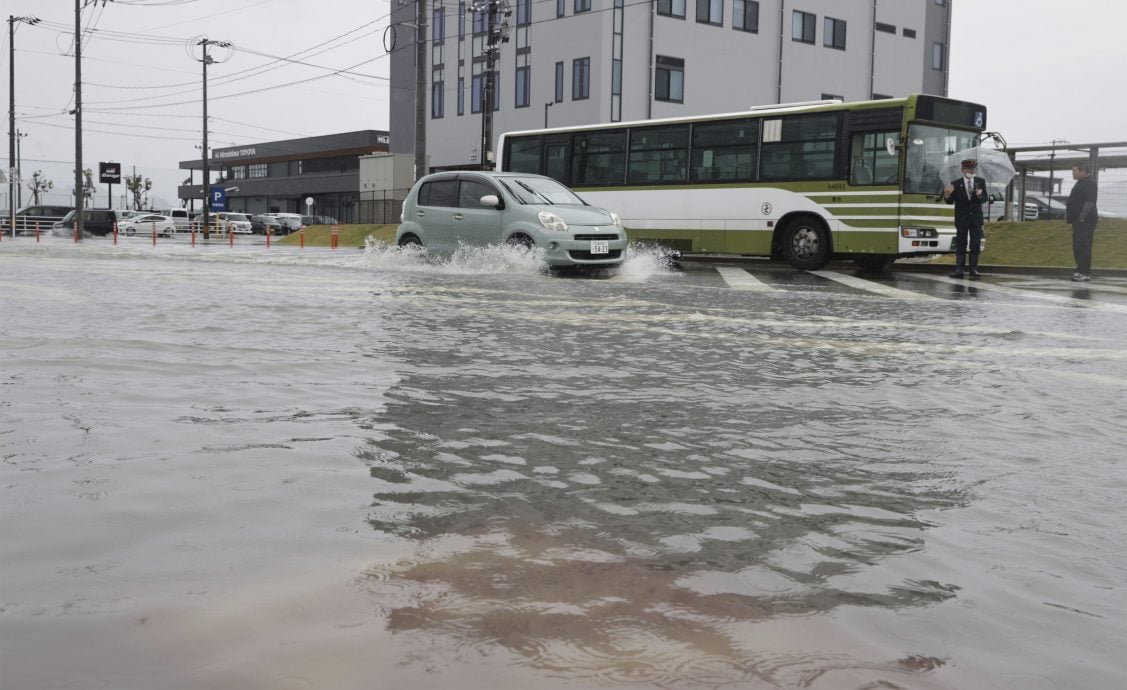 台风康妮转低压日本九州降大雨 新干线一度停驶