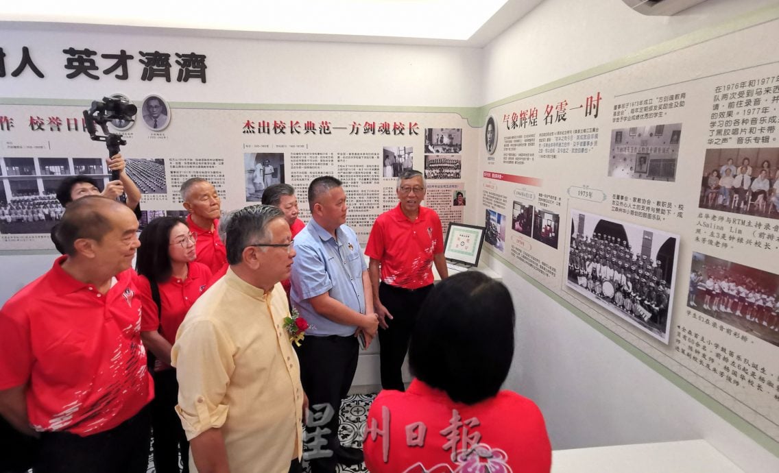 启华小学百年校庆，500人步行追溯学校发展历程