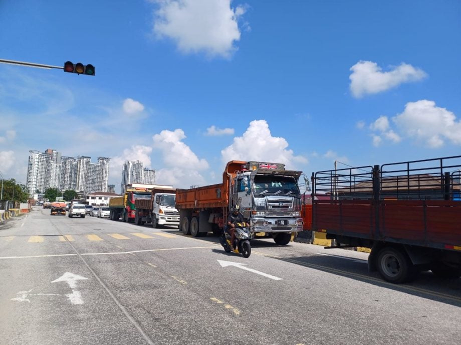 大都会/乌冷路衔接至蕉赖9哩的道路提升和天桥工程引发大塞车