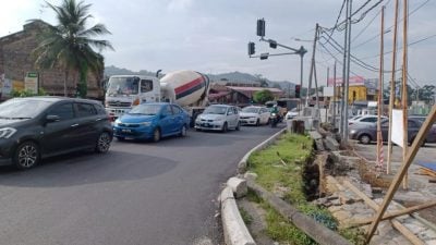 呀吃14英里交通燈處   車道加寬將改自由通行