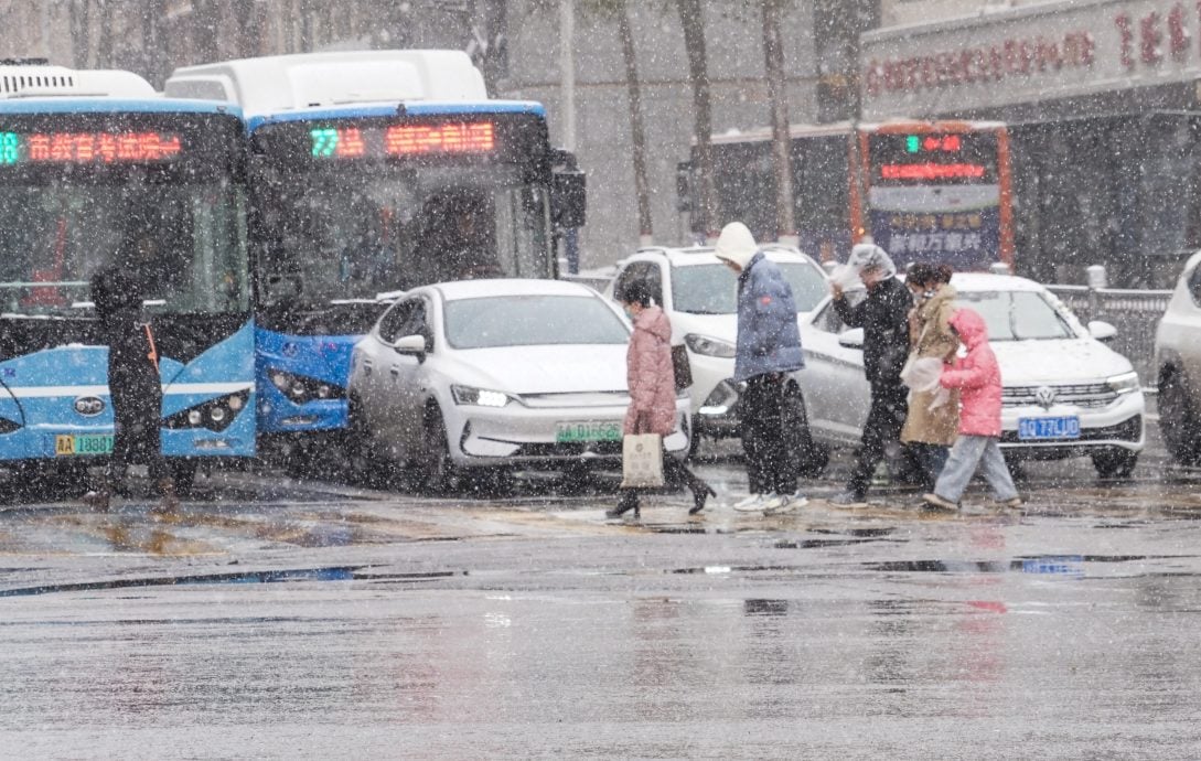 天下事 主文  中国暴雪寒潮大风3预警齐发　中东部开启“速冻”模式  0℃线将南压至河南 中东部开启“速冻”模式