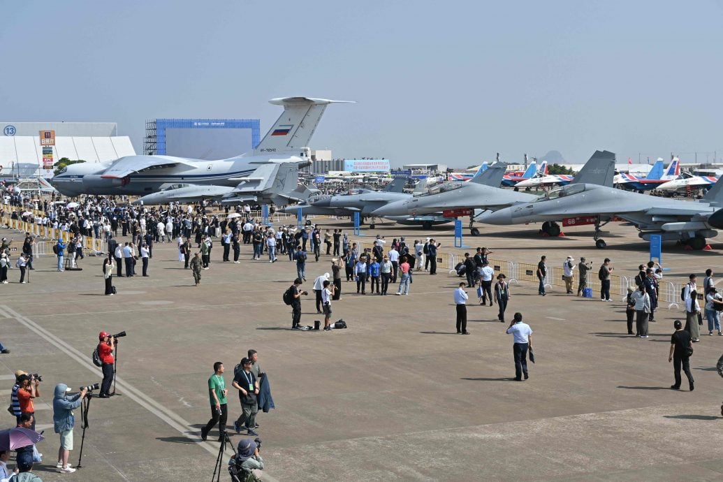 天下事主文 珠海航展登场  歼-35A公开亮相珠海航展　空中表演垂直翻筋斗