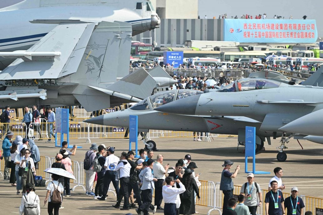 天下事主文 珠海航展登场  歼-35A公开亮相珠海航展　空中表演垂直翻筋斗