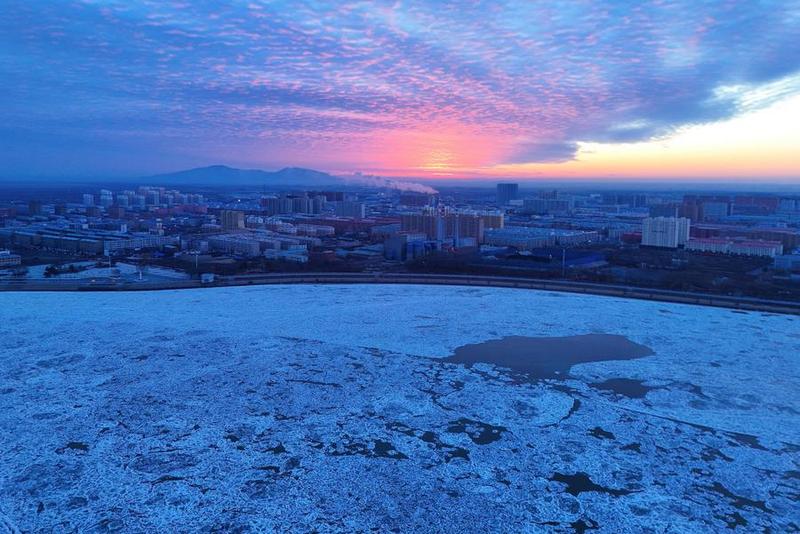 寒潮东移南下　黑龙江及内蒙古等地因大暴雪交通受阻