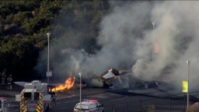 小型飛機從天降 墜馬路撞車釀5死