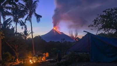 峇厘岛附近火山喷发 澳航空公司取消来往班机