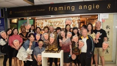 獅城老字號裁縫師99歲生日 同商場商家為他驚喜慶生