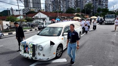 知交親友送最後一程   李學德舉殯火化