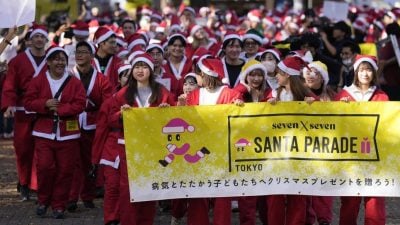 為病童籌款 東京“聖誕老人”進城了！