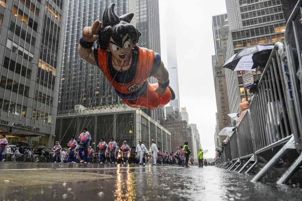 拼盘 美国纽约梅西感恩节游行 雨中登场