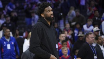 推搡记者遭NBA禁赛3场  恩比德一“推”失百万