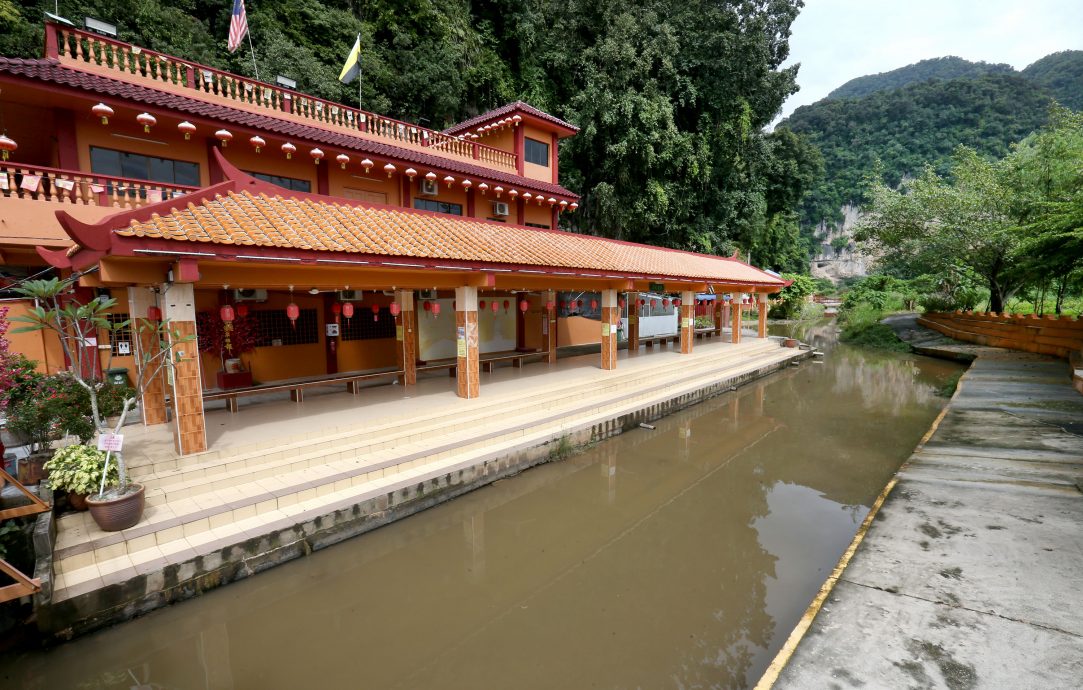 暴风疾雨天气来袭 岩洞防灾加强安全措施