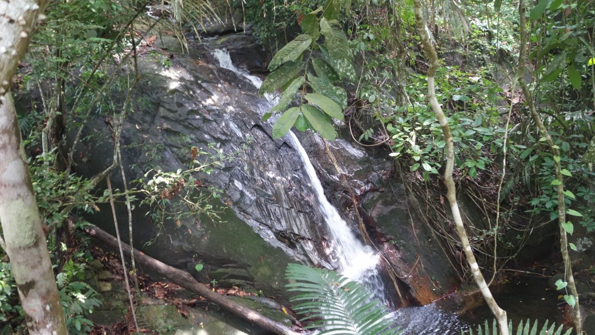 玲珑青星山脉探险旅游 翻山越岭看飞机残骸