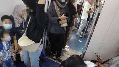 男子霸佔女性車廂座位 無視孕婦拖2娃站2小時