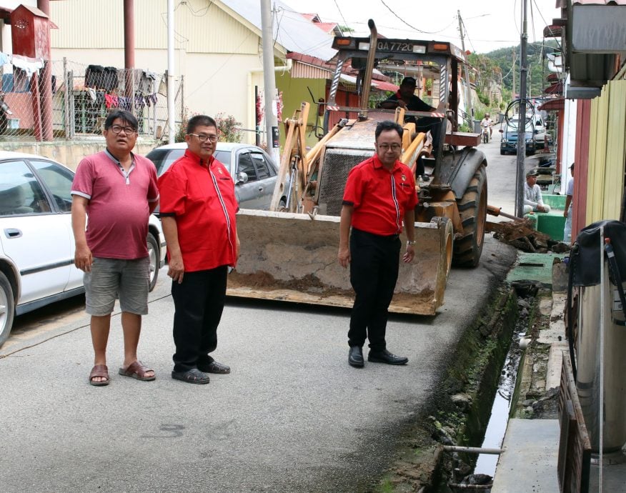 知知港“情人桥”沦为垃圾热点