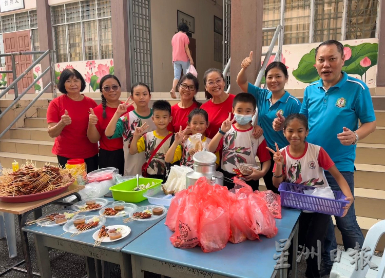 芦小办“小小企业家”义卖会，成功筹募常年经费