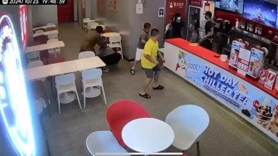 视频 | 2男闯饮料店殴劫妇孺  抢手机收银机1人落网