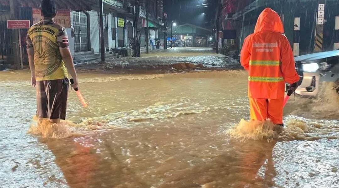 视频|合艾雨下不停还淹水 网民提醒：去度假请三思