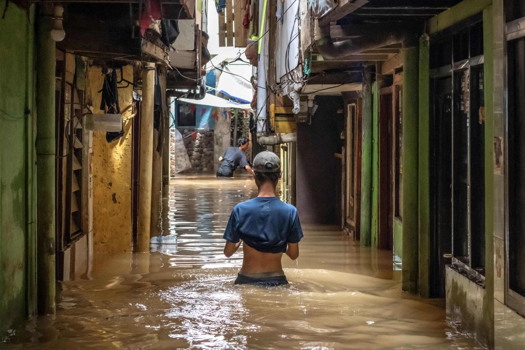 雅加达水灾  部分地区水深及腰