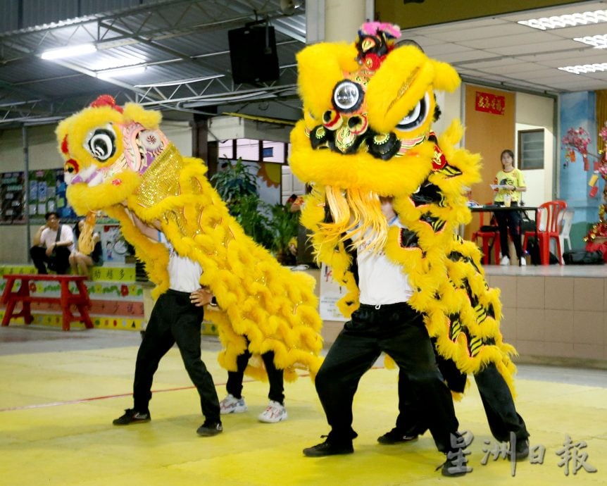 集变脸节令鼓烟花龙武艺 中华文化交流会掌声雷动