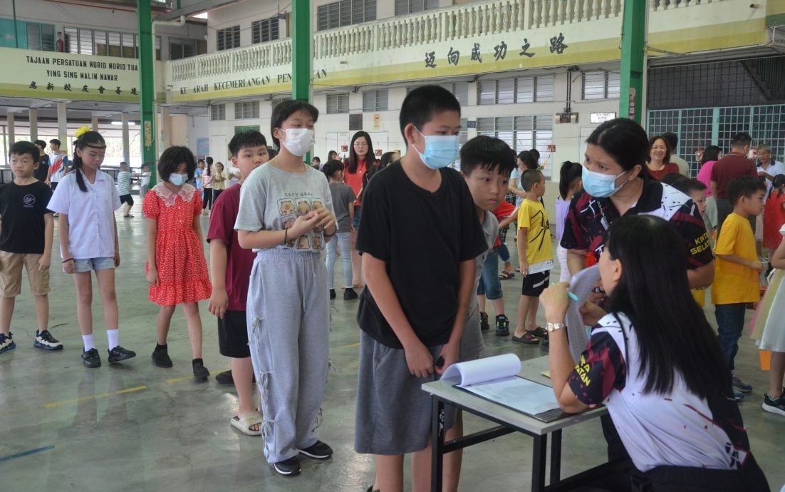 霹：学海学记／双溪古月应新华小庆中秋 回校团圆热闹哄哄