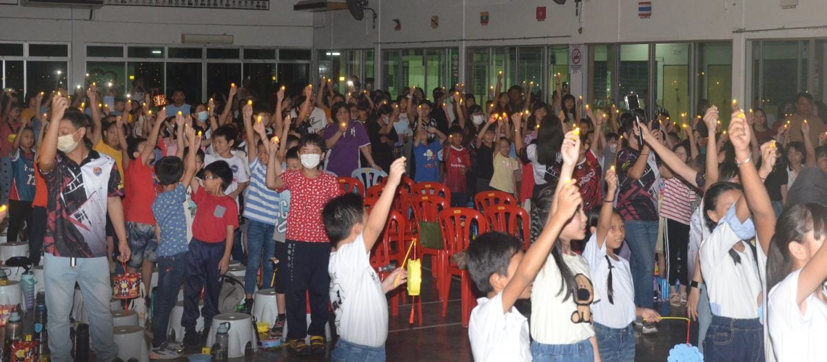 霹：学海学记／双溪古月应新华小庆中秋 回校团圆热闹哄哄