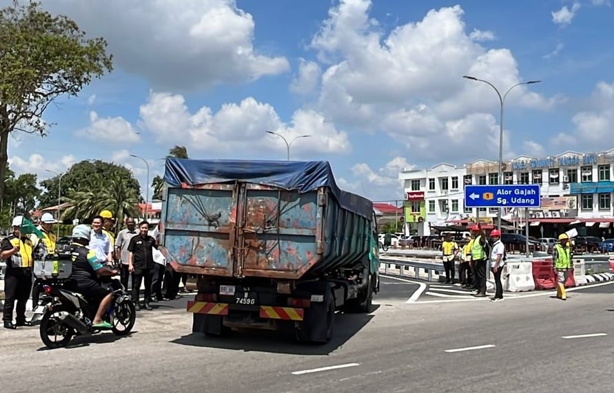 （古城封面主文）吉里望交通圈新支路通车