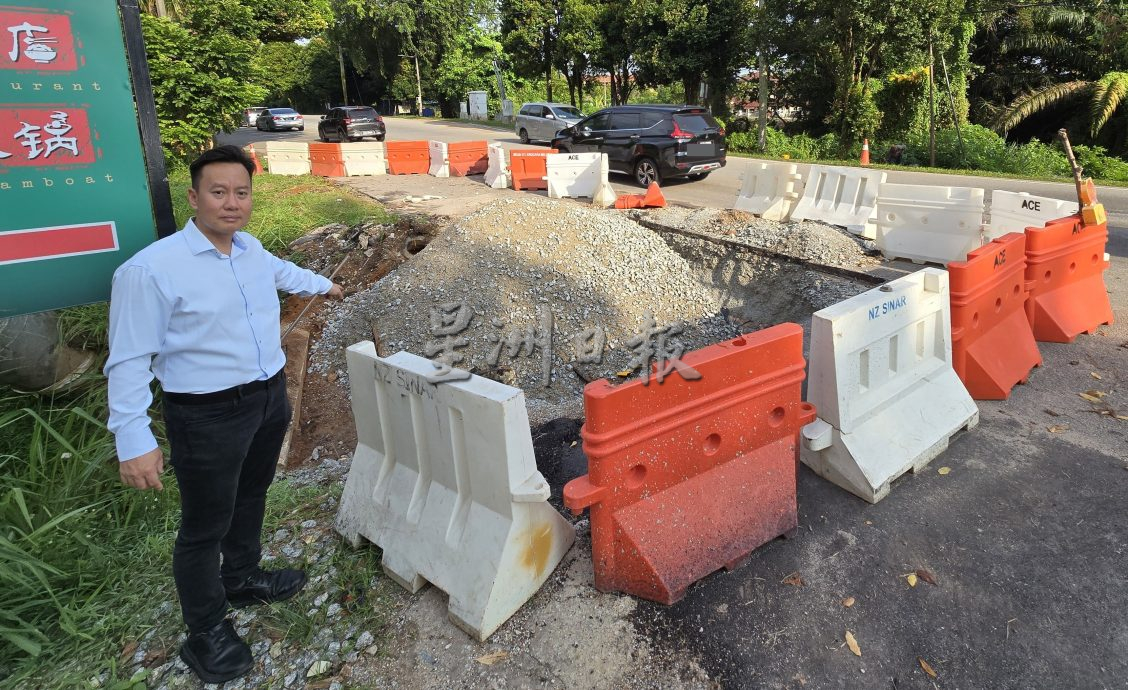 （古城封面主文）学校附近挖路维修破裂地下水管引交通阻塞 2个月了进度缓慢惹质疑