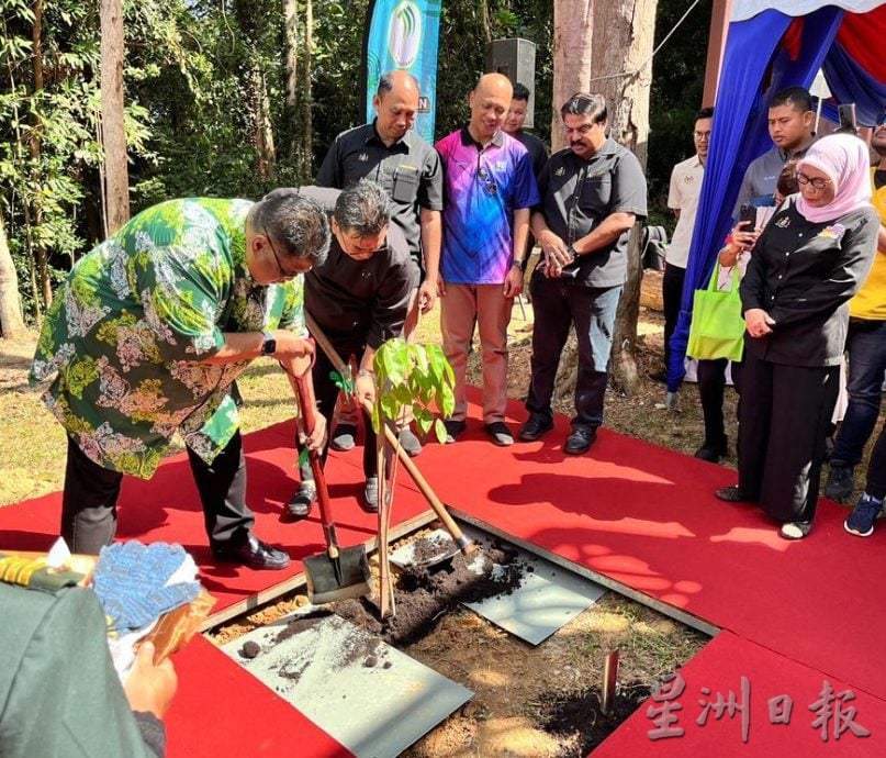 阿都拉勿夫：全面提升各地旅游设施迎世界旅游日与世界旅游大会。