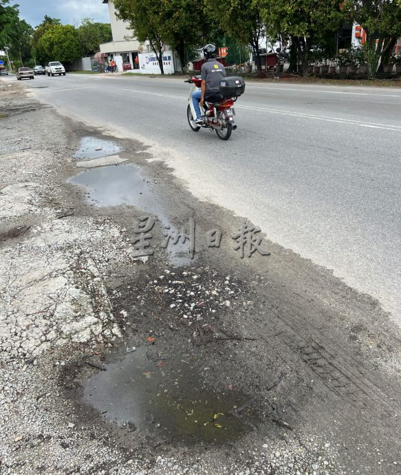 （古城版）大雨积水水管破·路面坑坑洼洼修了又破