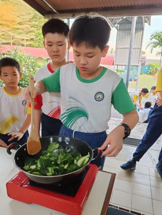 武吉波浪华小制服团体生活营