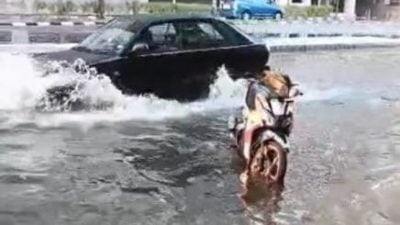 海水漲潮淹沒   部分道路變水道