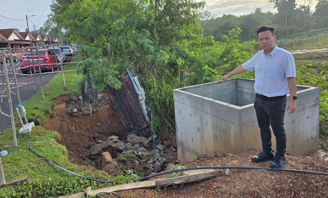 （古城第三版主文）豪雨造成住花园沟渠泥崩现大坑洞