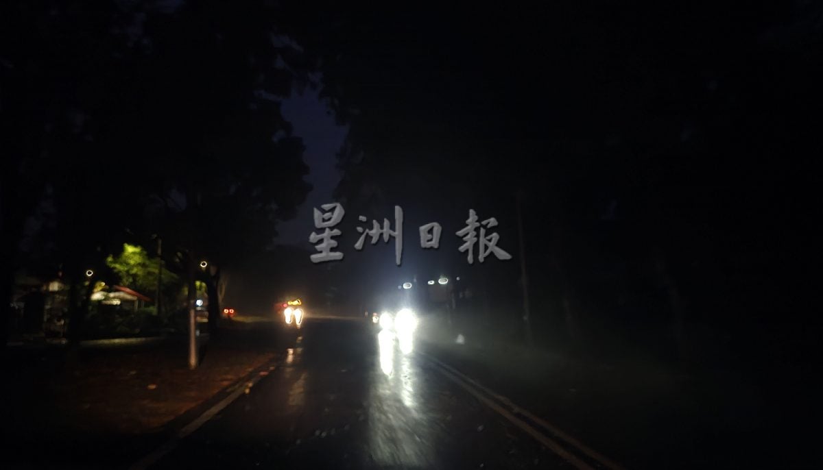 （古城第四版主文）武吉南眉工业区路灯失灵，入夜后一片漆黑