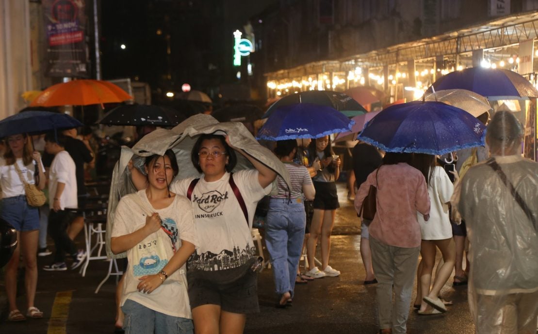 （大北马）丹绒2024年槟城国际美食节，短暂雨后人潮又再聚拢