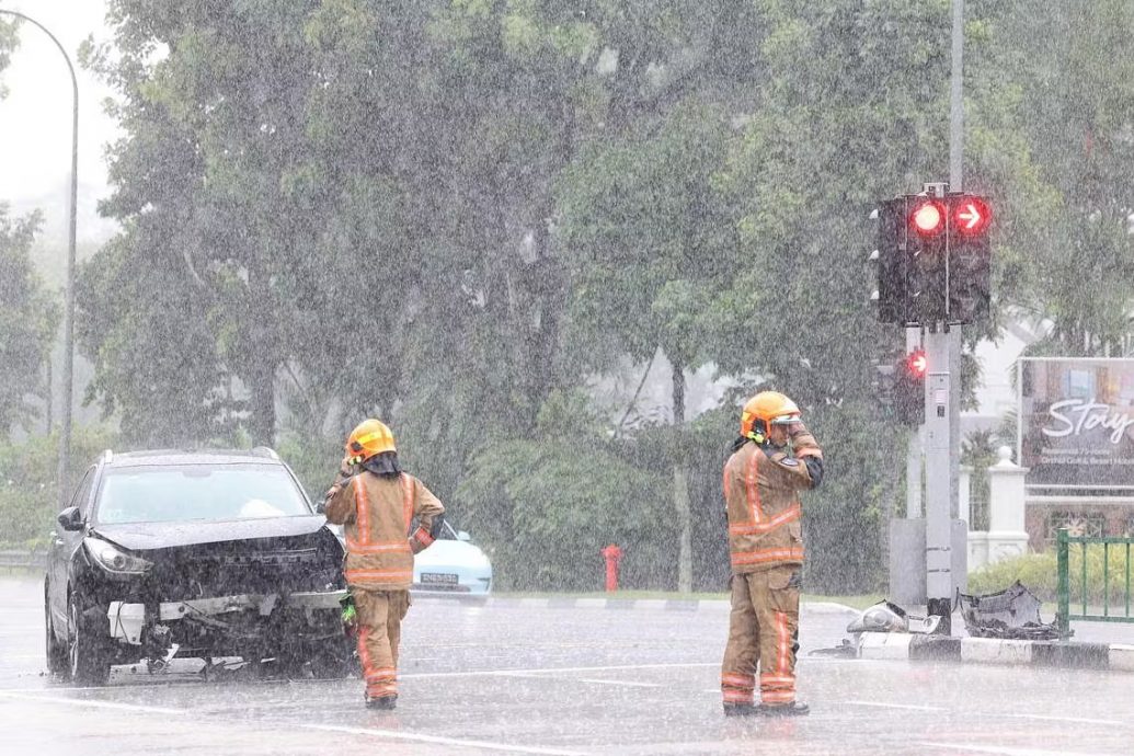 （已签发）柔：狮城二三事：汽车相撞后冲上人行道 2人送院