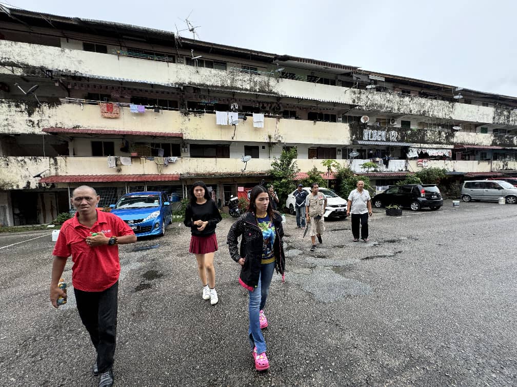 皇后花园组屋出现裂缝   玛丽娜：已向依城市政厅反映