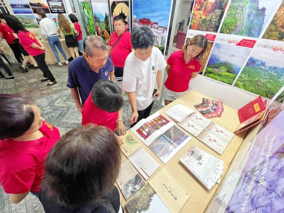 （已签发）柔：配合马中建交50年 麻坡马华联合婺城欧美同学会办摄影展