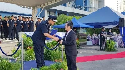 马西新村村长   蔡群豪再获颁表扬状