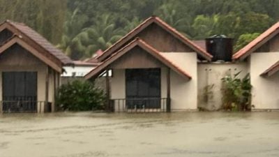 截至早上11時 | 深夜大雨後成災   興樓一度假村成澤國