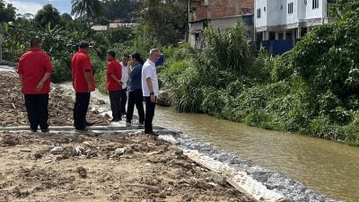 环境昏暗威胁安全 新那旺居民要求装路灯