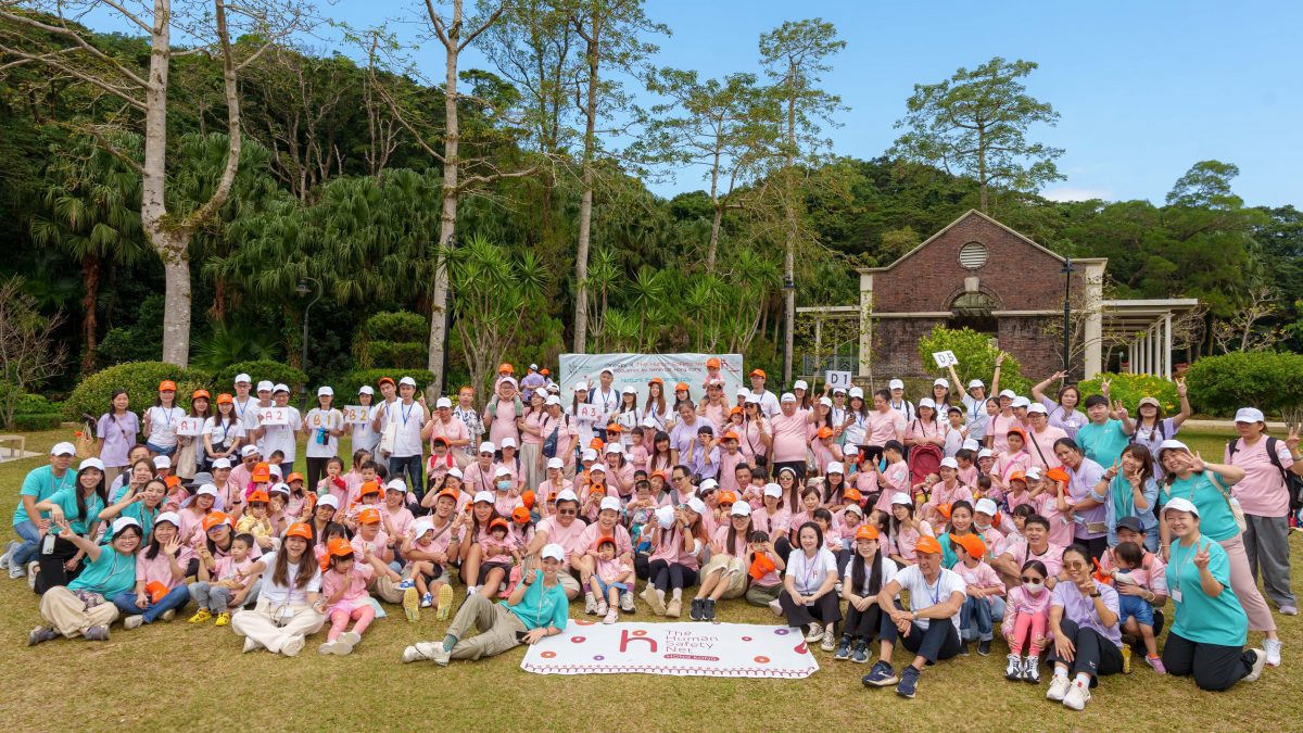 Ms. Ady Law, Chief Distribution and Marketing Officer of Generali Hong Kong, kicked off the Family Hiking Day alongside The Human Safety Net core team members, ambassadors, and volunteers.