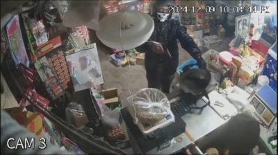 持枪打劫杂货店  警方发布通缉令追捕嫌犯