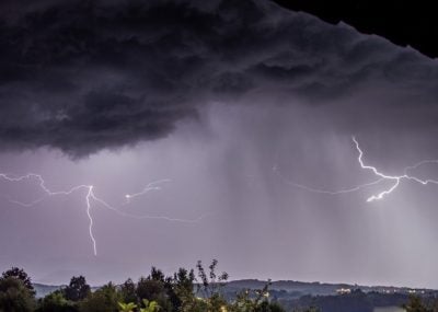 天气活跃至24日 . 下午晚上雷雨强风