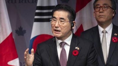 韩国法院批准逮捕令 前防长金龙显放弃申辩