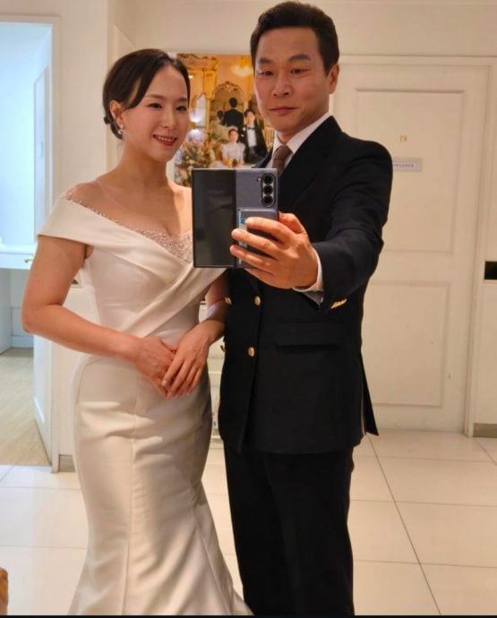 《黑暗荣耀》家暴渣夫结婚了 戏外超宠小18岁嫩妻