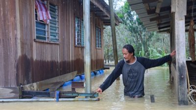 創建浮筏屋 避水災侵襲 老翁3逃水劫引熱議